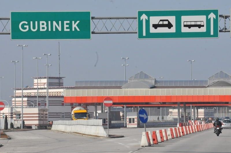 ROAD BORDER CROSSING IN GUBINEK - GERMAN AND POLISH PARTS OF CUSTOMS AND BORDER GUARDS